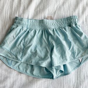 Lululemon Hottie Hot shorts 2.5
